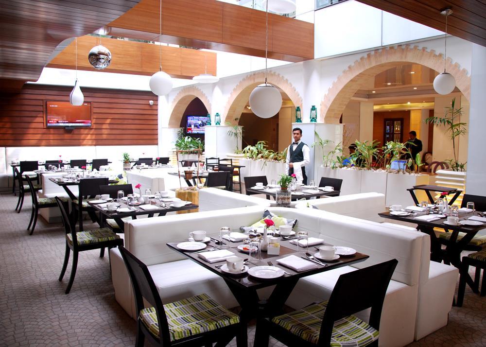 Hotel Levana, Hazratganj Лакнау Ресторант снимка