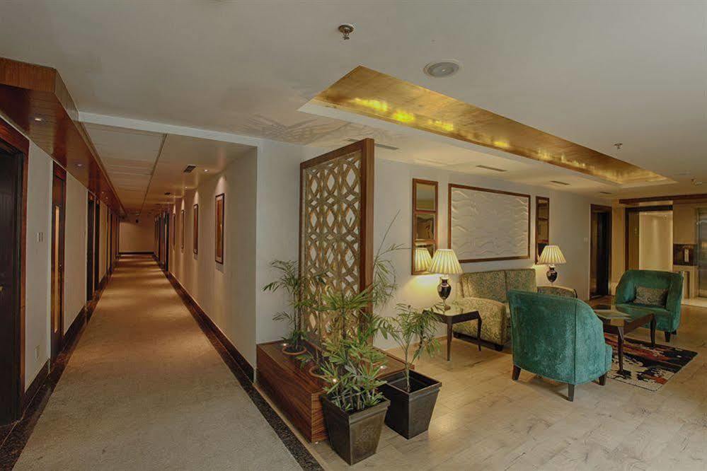 Hotel Levana, Hazratganj Лакнау Екстериор снимка